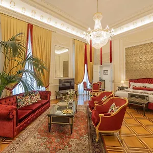 palazzo-monga-boutique-guesthouse.hotelinveneto.com/
